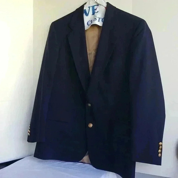Turnbury Other - Turnbury 100% Wool Classic Navy Gold tone button Blazer